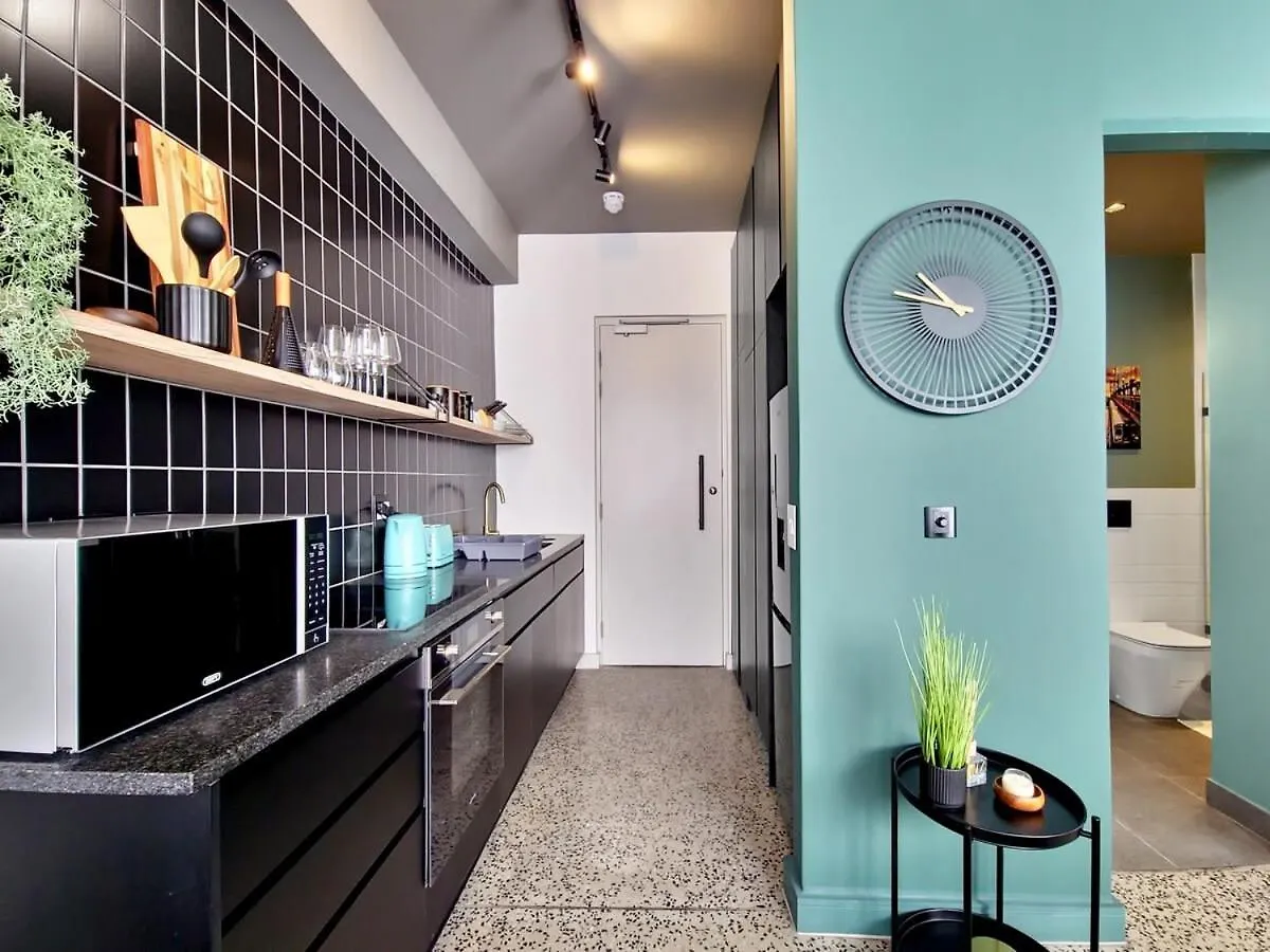 Trendy, Secure, Private Balcony, Wifi & Smart Tv Apartment Cape Town