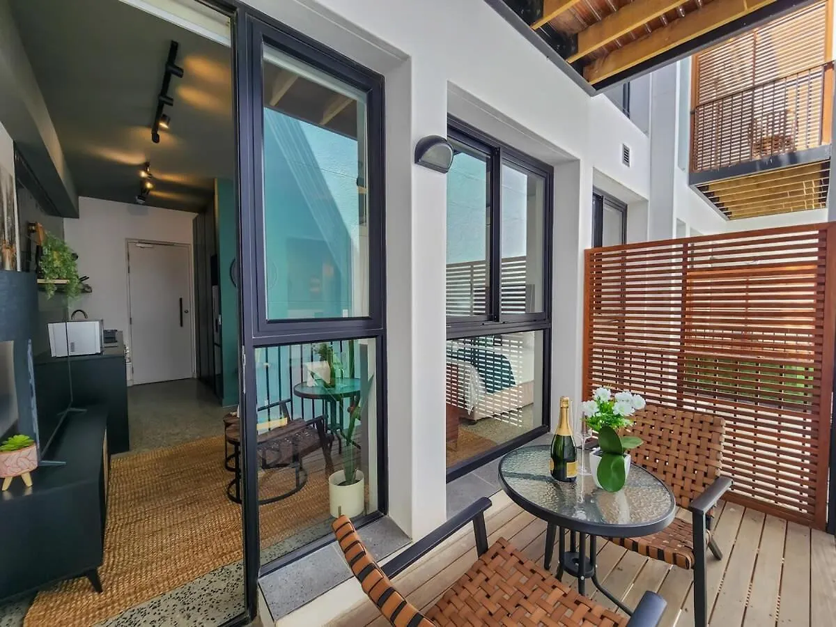 Trendy, Secure, Private Balcony, Wifi & Smart Tv Apartment Cape Town South Africa