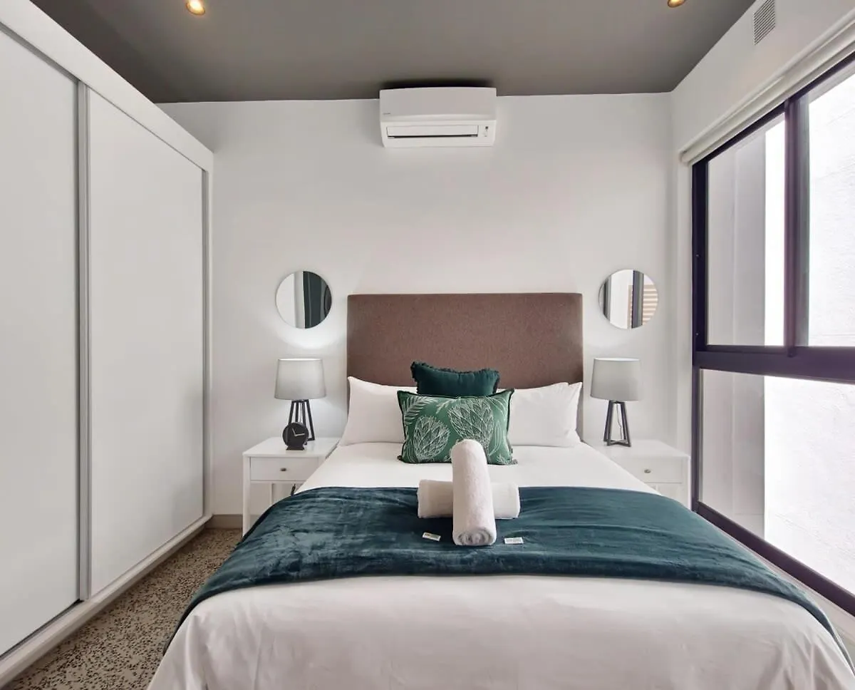 Trendy, Secure, Private Balcony, Wifi & Smart Tv Apartment Cape Town