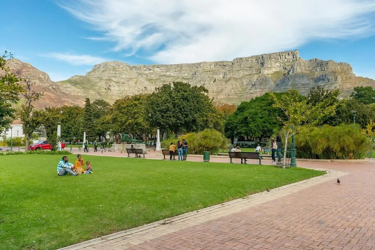 Trendy, Secure, Private Balcony, Wifi & Smart Tv Apartment Cape Town